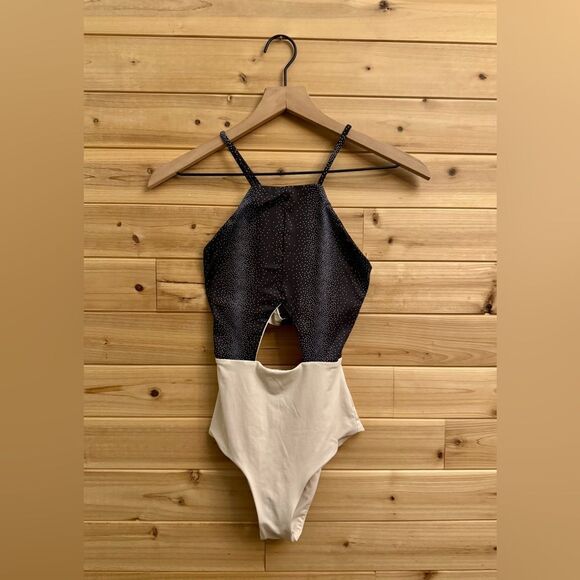 Tavik Size XSmall Lela One Piece Keyhole Halter Swimsuit - Picture 1 of 12